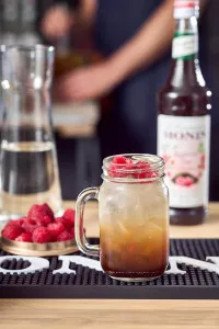 MONIN Raspberry Iced Tea Syrup - 1 Litre (small image 3)